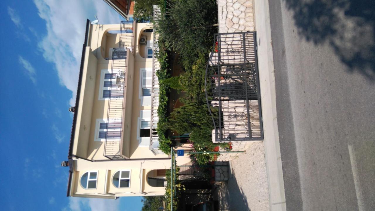 Tikvesa Apartment